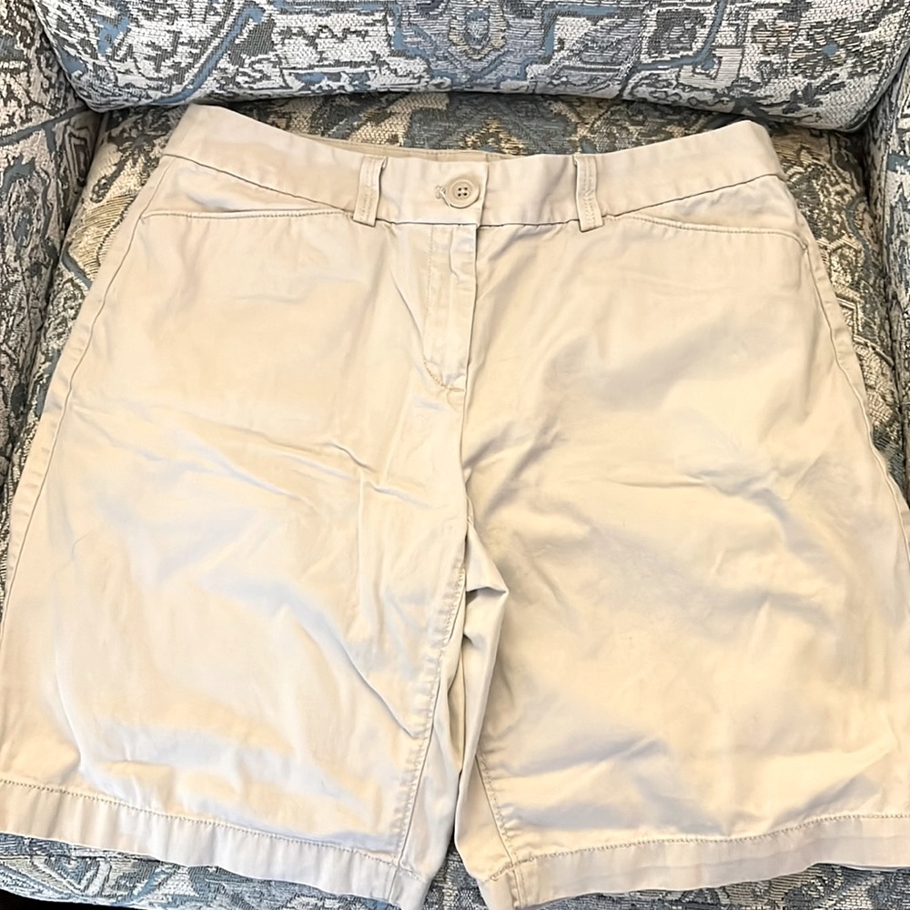 Ann Taylor LOFT Khaki Bermuda Shorts 100% Cotton Size 6 Curvy Fit